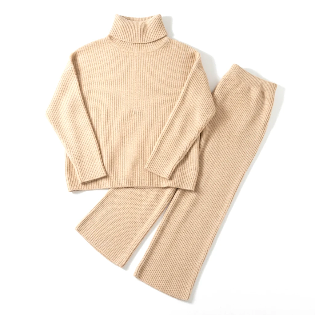 Женский трикотажный комплект из шерсти